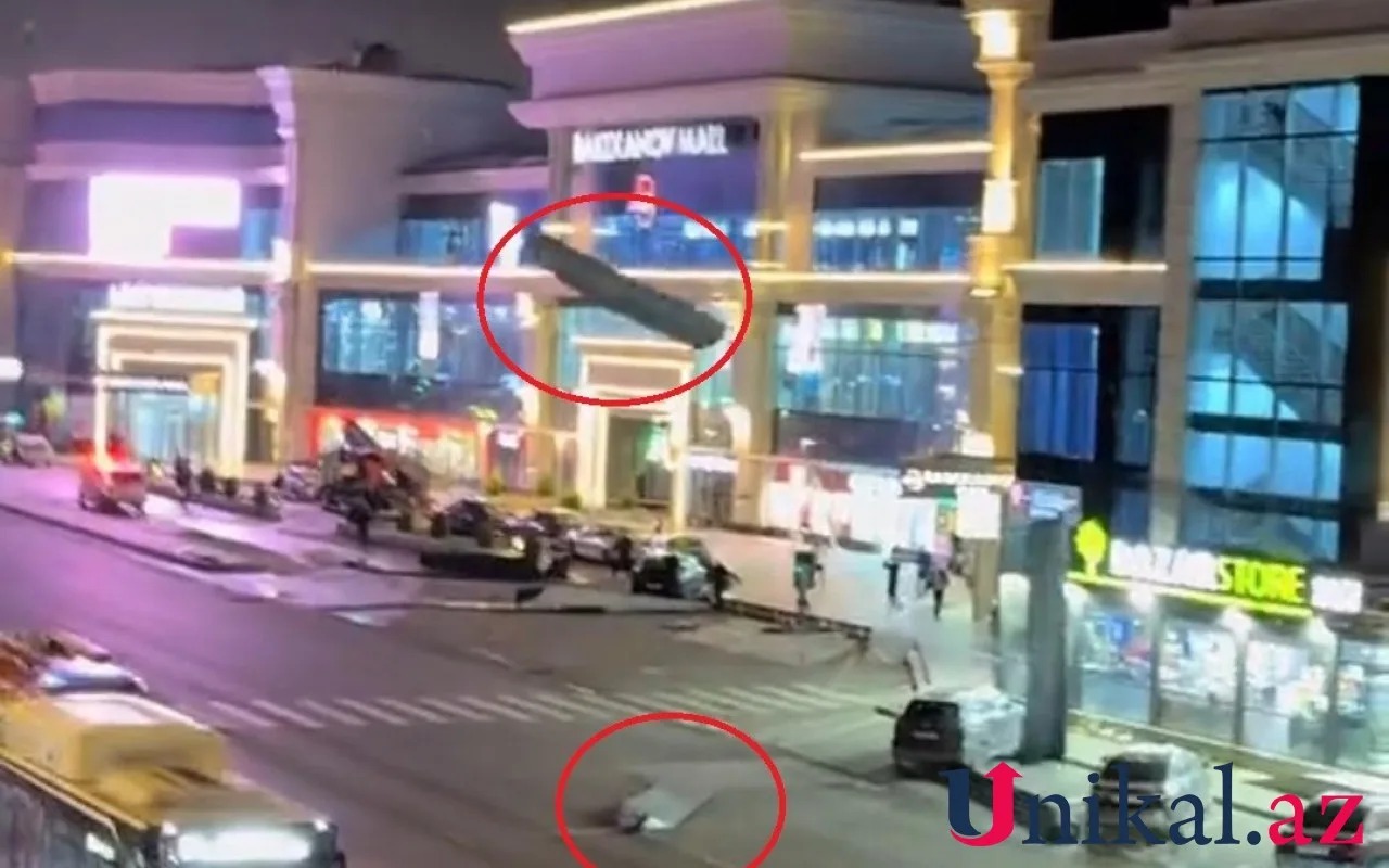 Bakıda &ldquo;mall&rdquo;un dam örtüyü uçdu - TƏHLÜKƏLİ ANLAR &ndash; VİDEO