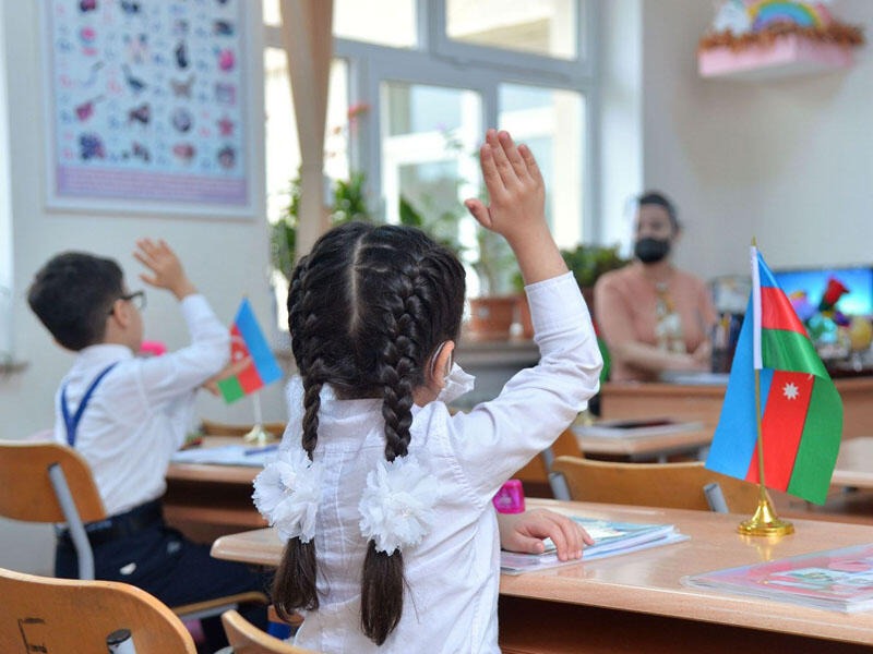Məktəb gündəliklərinin unudulan sütunu: Davranış qiymətləri niyə tarixə qovuşdu?
