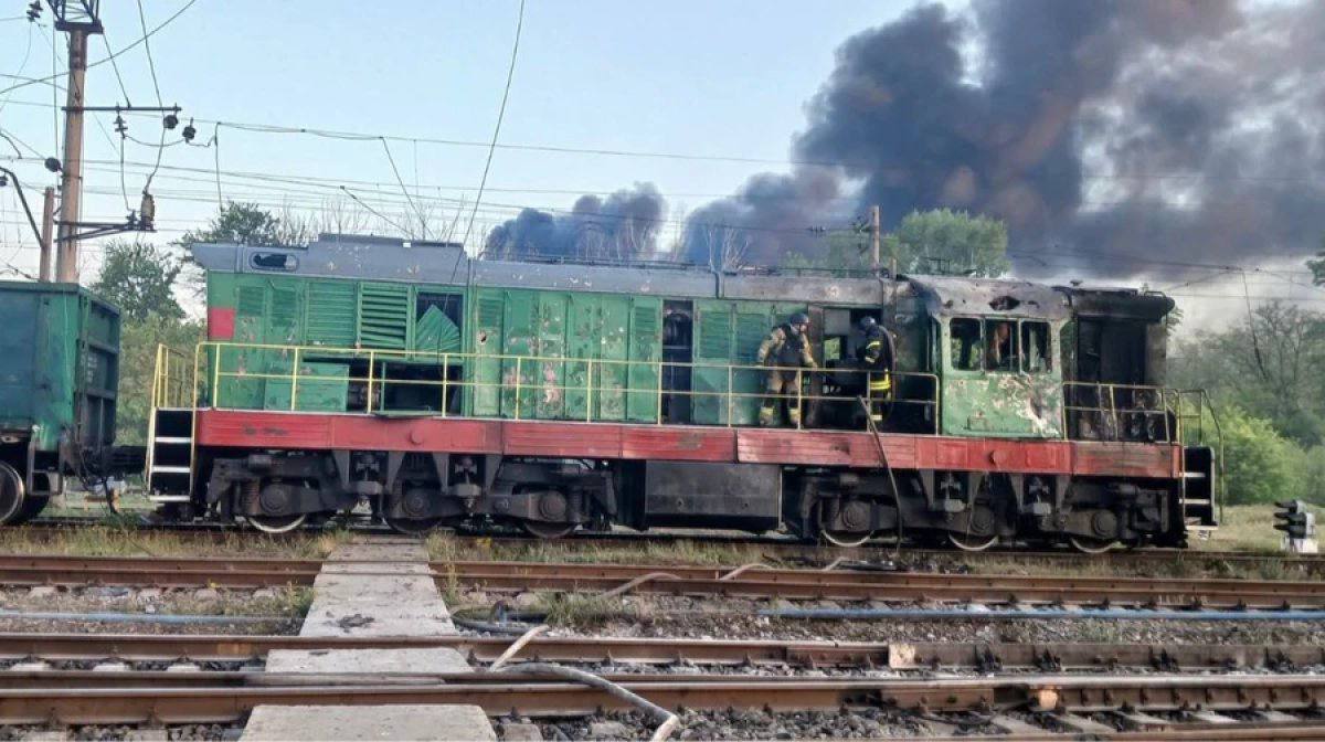 Rusiya ordusu Zaporojyedə dəmir yolunu vurdu: Ölənlər və yaralananlar var - FOTO