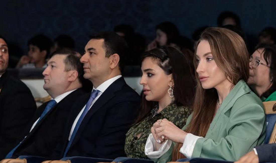 Leyla və Alyona Əliyevalar "Balaca Şahzadə" tamaşasında &ndash; FOTO