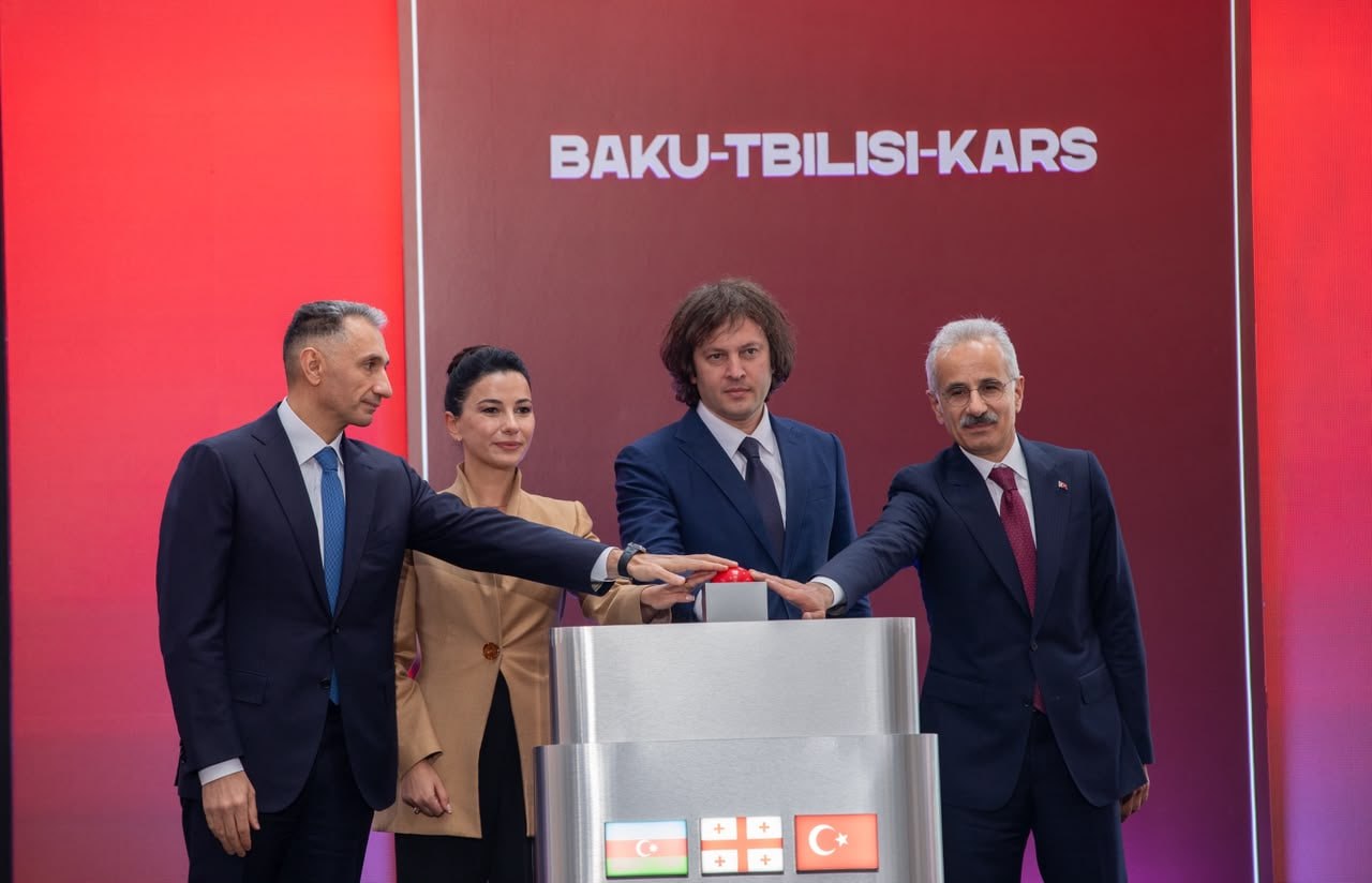 Bakı&ndash;Tbilisi&ndash;Qars dəmir yolunun istifadəyə verilməsi tədbirindən FOTOLAR