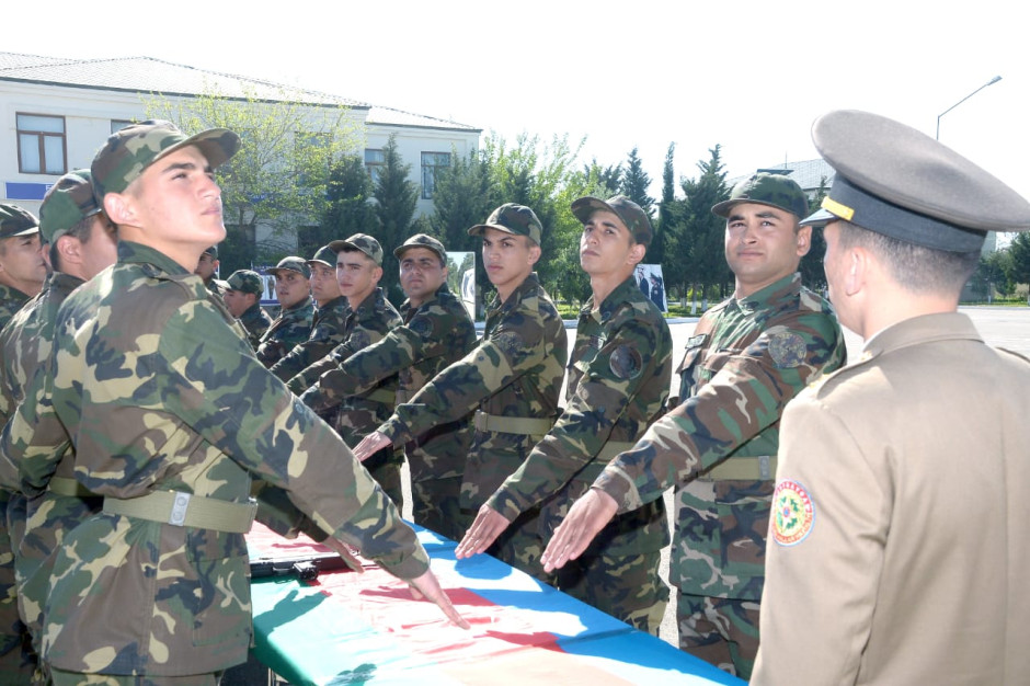 Azərbaycanda əsgərlər həftəsonu evə buraxıla bilər? - AÇIQLAMA Azərbaycanda əsgərlər həftəsonu evə buraxıla bilər? - AÇIQLAMA