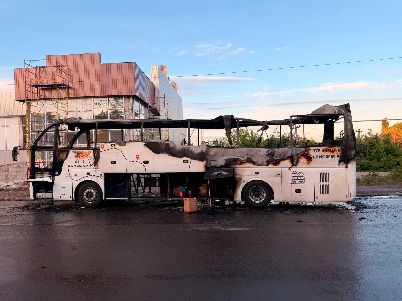 Donetskdə sərnişin avtobusuna PUA zərbəsi endirildi: 7 ölü, 11 yaralı var &ndash; FOTO