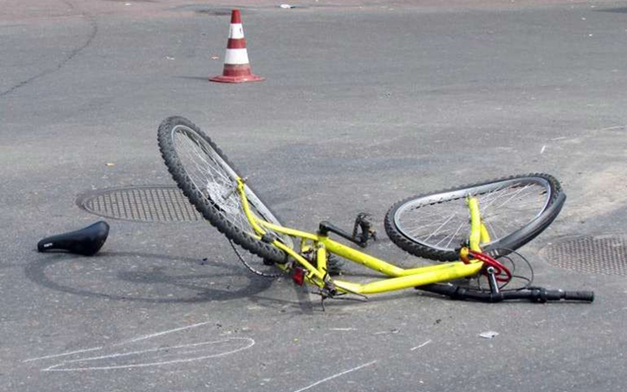 Velosiped sürən uşağı maşın vurdu