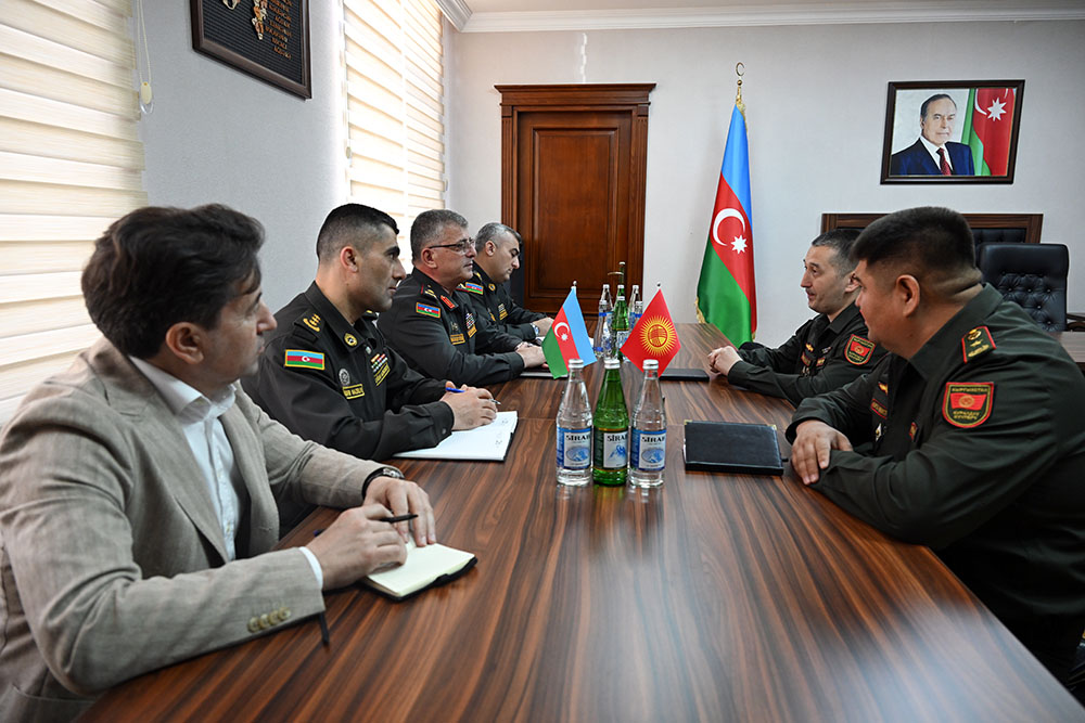 General-mayor Azər İbrahimov Qırğızıstan heyəti ilə görüşdü - FOTO