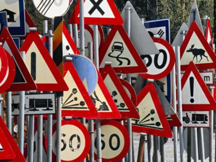 Sürücülərin NƏZƏRİNƏ: Yol nişanları ilə bağlı dəyişiklik edilir