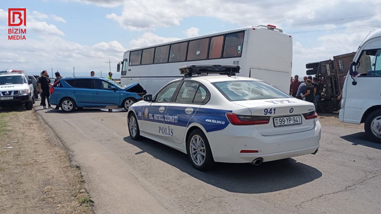 Cəlilabadda toy hazırlığına gedən şəxslər qəzaya düşdü: 5 yaralı var &ndash; FOTO