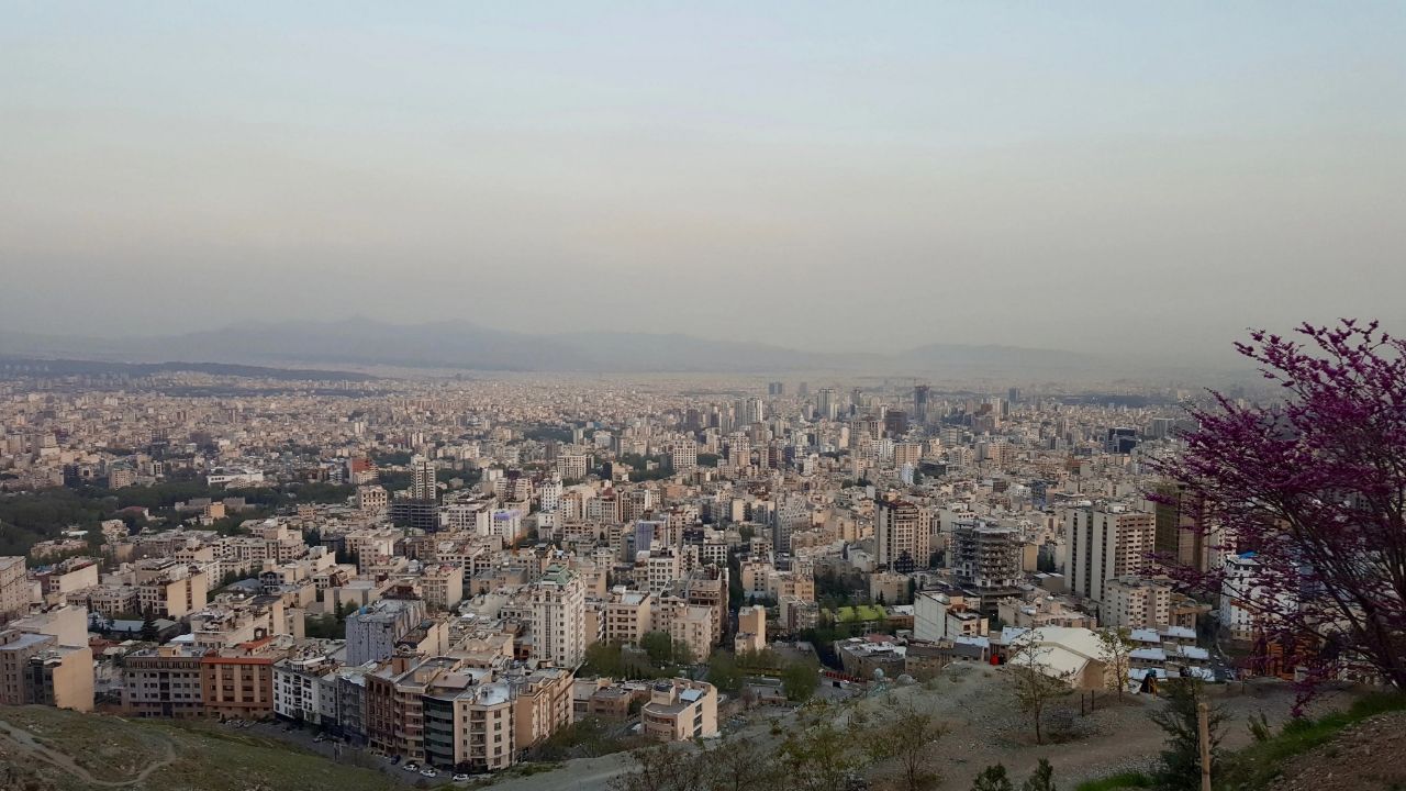 Tehranda xoşagəlməz qoxunun səbəbləri araşdırılır: 28 potensial mənbə müəyyən edilib