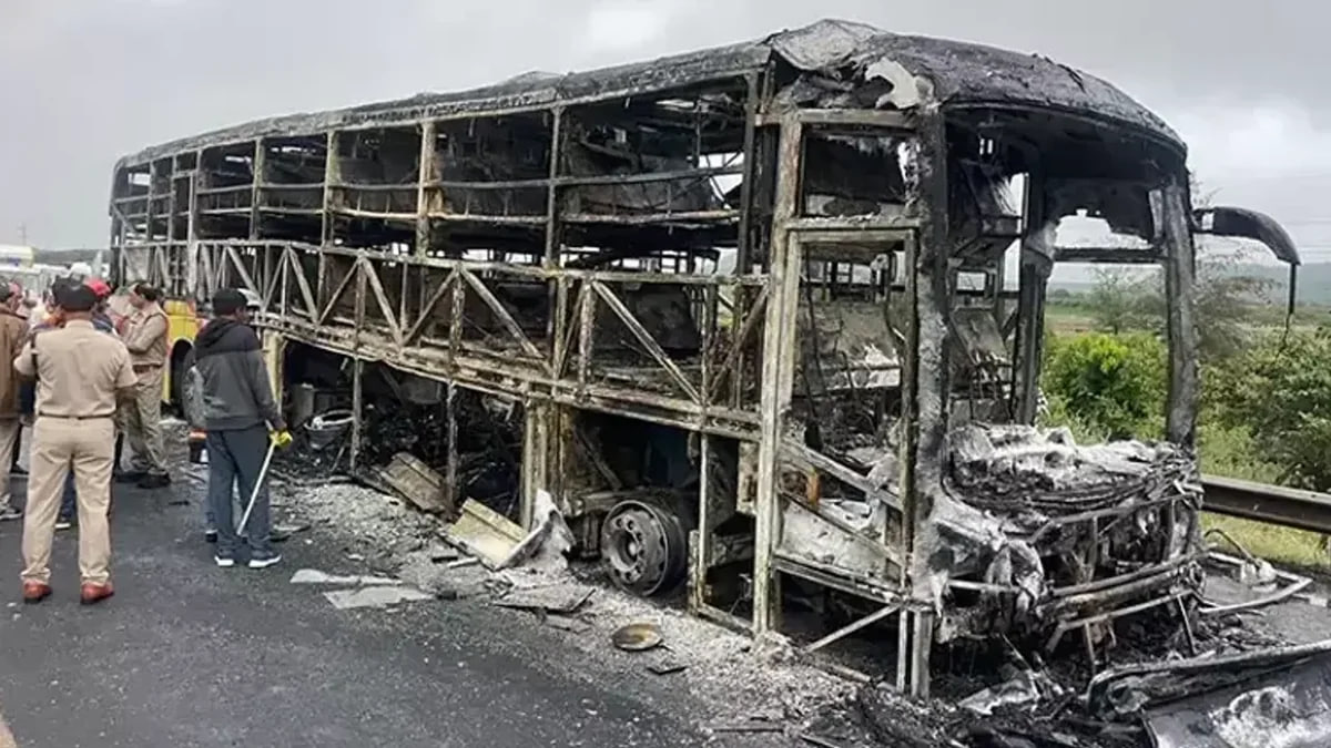 İraqda zəvvarları daşıyan avtobus yandı - 25 ölü var