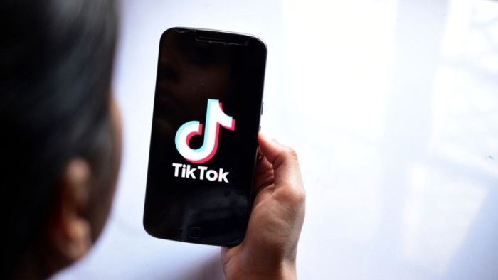 Məktəblərdə şagirdlərin &ldquo;TikTok&rdquo;a çıxışı BLOKLANDI &ndash; RƏSMİ