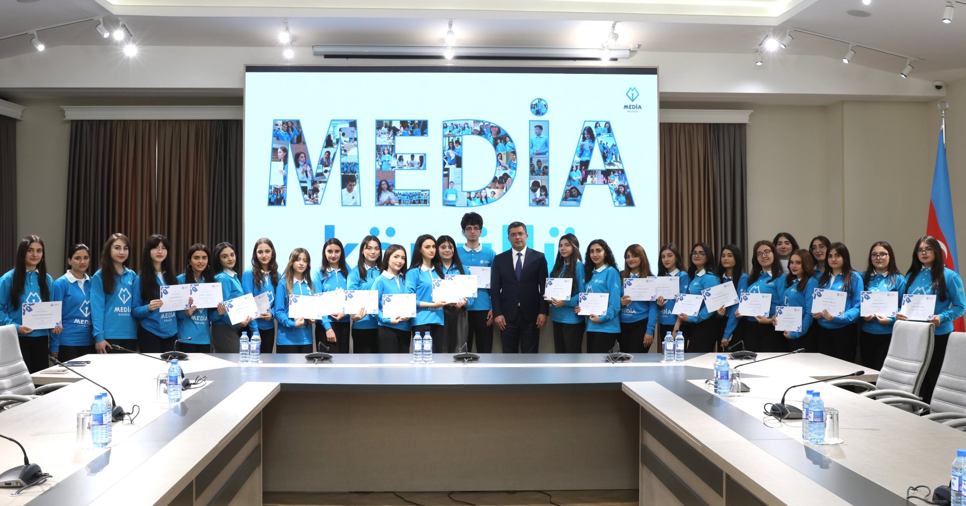 MEDİA-da məzun könüllülər və növbəti proqramın iştirakçıları ilə görüş keçirildi – FOTO MEDİA-da məzun könüllülər və növbəti proqramın iştirakçıları ilə görüş keçirildi – FOTO