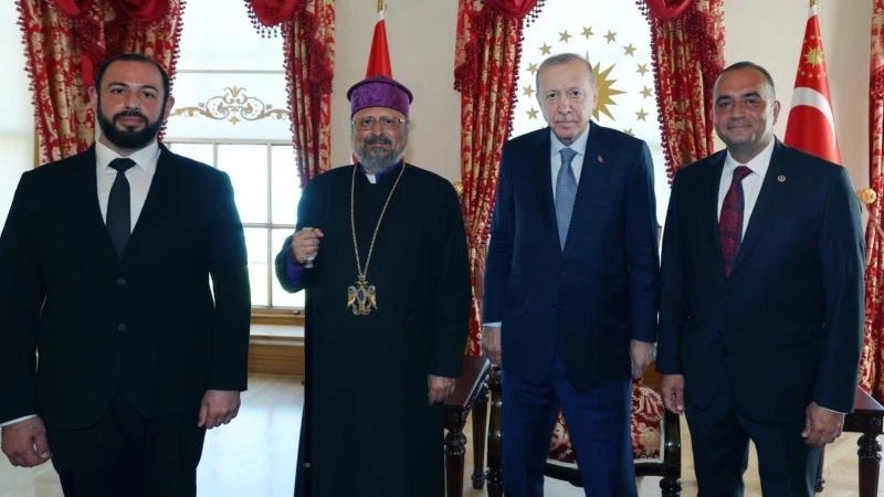 Ərdoğan Türkiyə erməni patriarxı ilə görüşdü