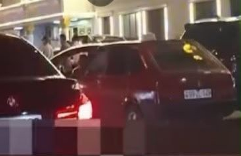 Bakıda şadlıq sarayının qarşısında kütləvi dava: Polis hərəkətə keçdi - FOTO