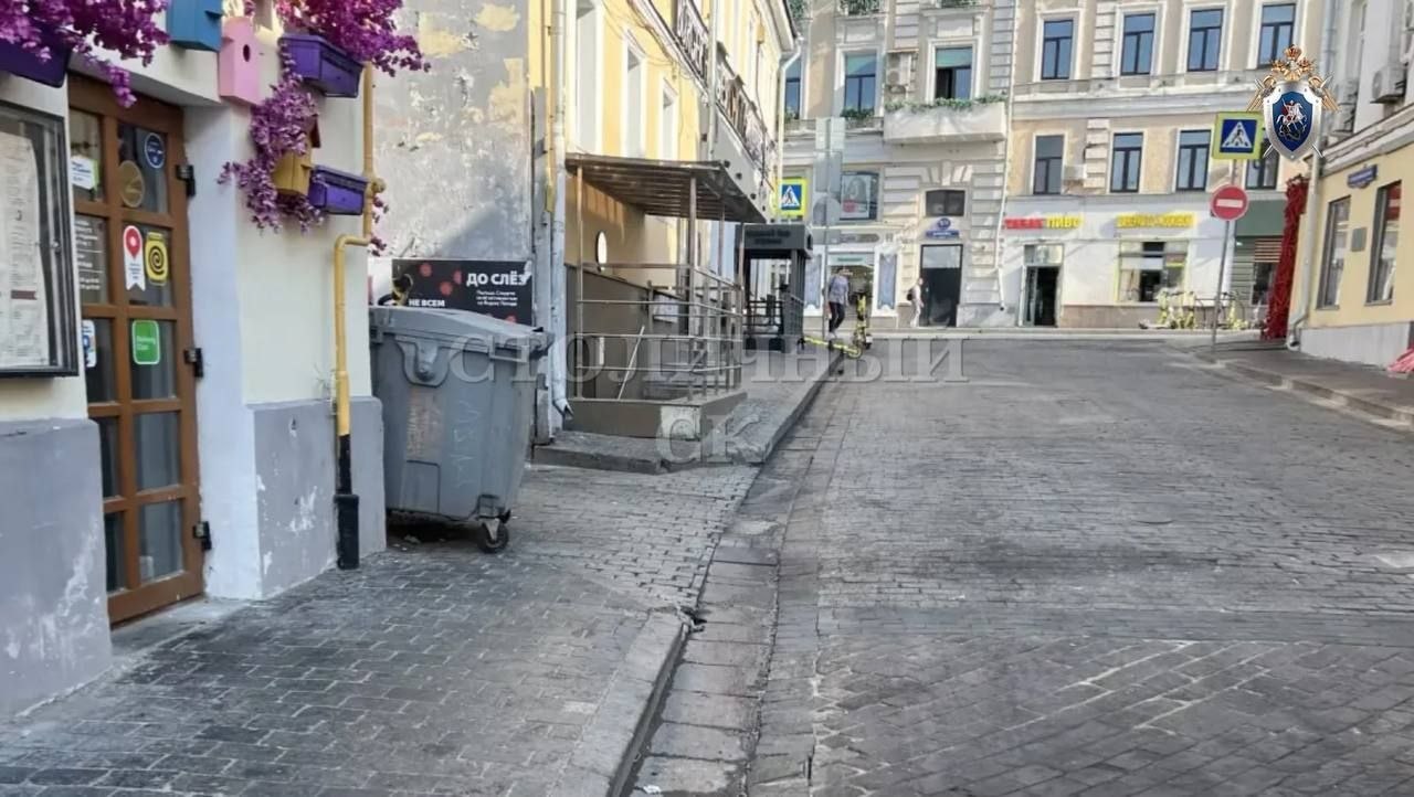 Küçədə gənclərə bıçaqla hücum edən şəxs TUTULDU