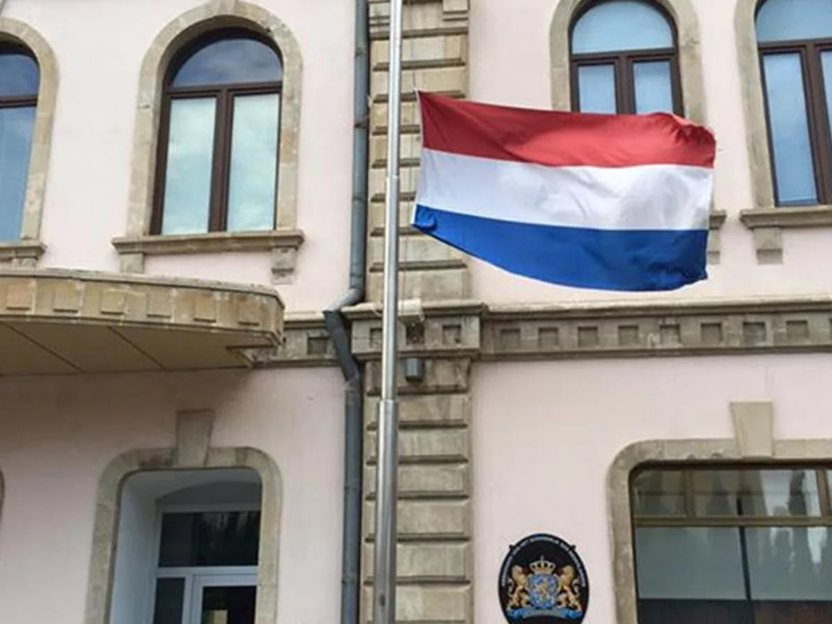 Müharibə təhlükəsinə görə Bakıya sığınan səfirlik İrana geri qayıtdı Müharibə təhlükəsinə görə Bakıya sığınan səfirlik İrana geri qayıtdı