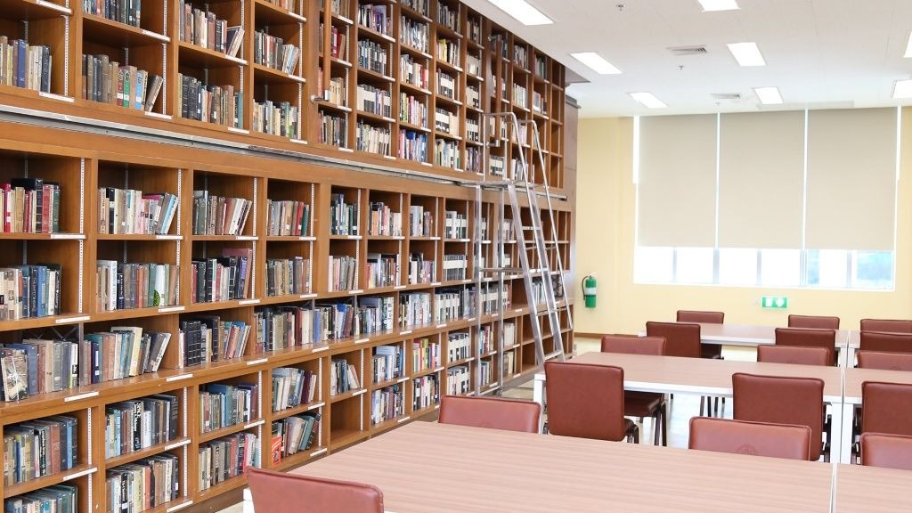 Kitabxanaların bağlanması iddialarına nazirdən CAVAB