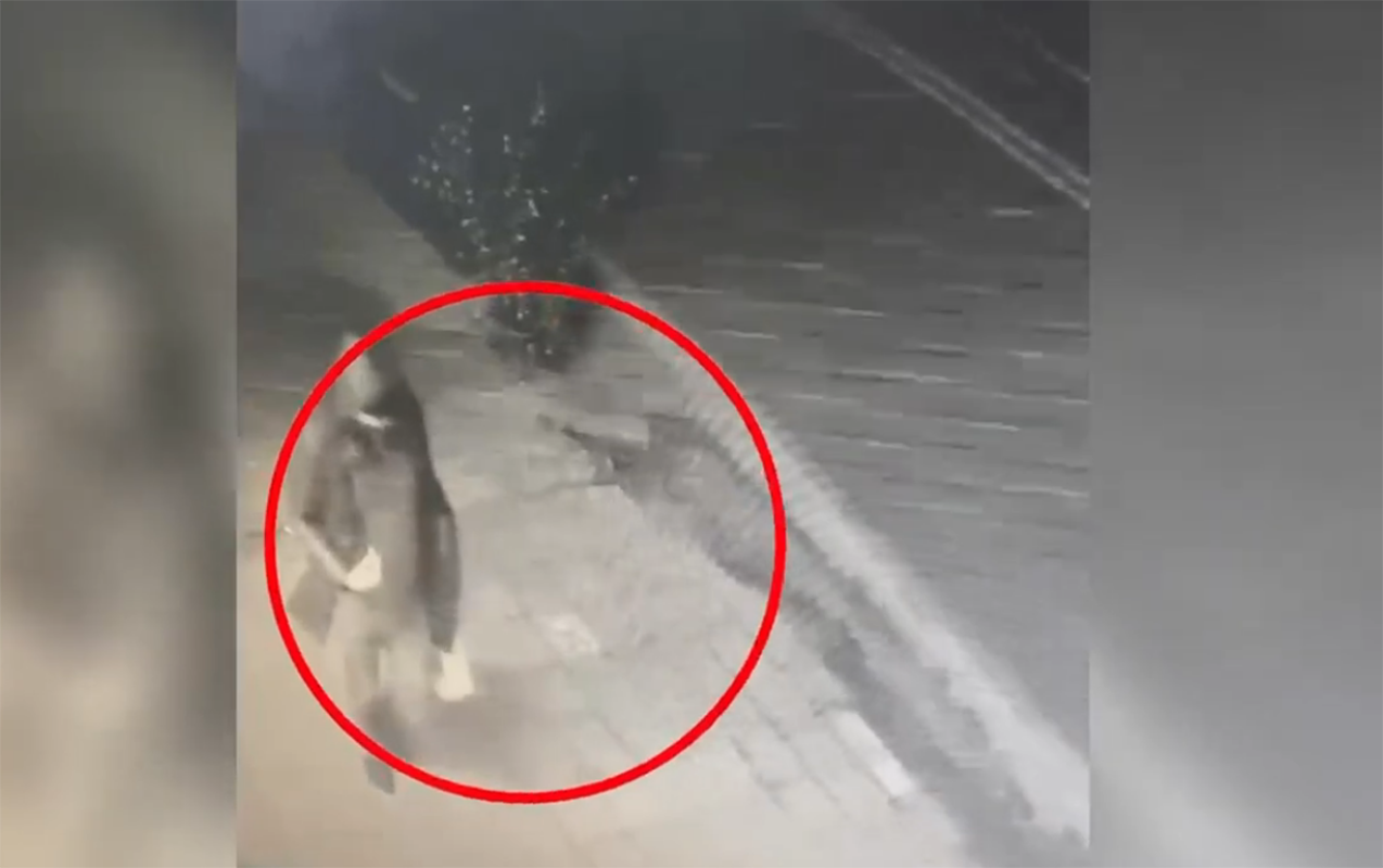 70 minlik qızıl oğurladığı evin sahibinin gödəkçəsini geyinib qaçdı - Video