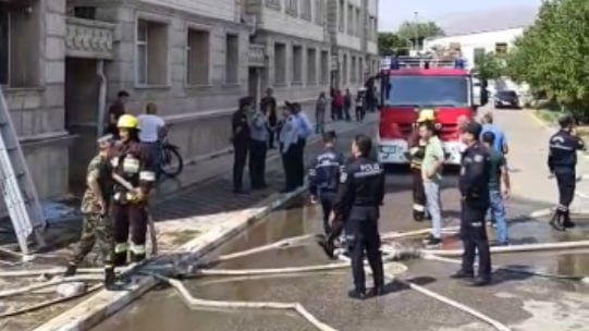 Culfada yaşayış binasında GÜCLÜ YANĞIN &ndash; Ana və övladı xəsarət aldı &ndash; VİDEO