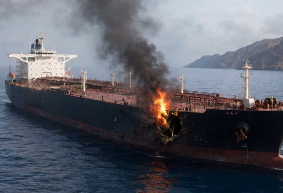 Oman sahillərində tanker naməlum mərmi ilə VURULDU