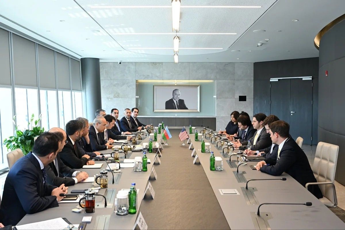 Mikayıl Cabbarov ABŞ rəsmisi ilə investisiya layihələrini müzakirə etdi - FOTO