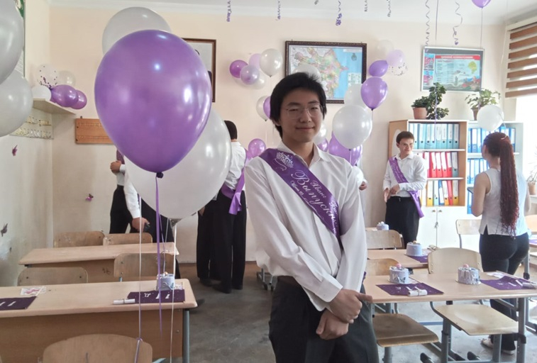 Bakı məktəbinin koreyalı məzunu: "Azərbaycanı çox sevirəm" - FOTO