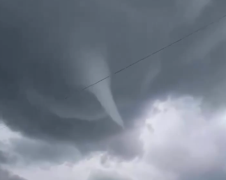 Göyçə gölü ətrafında nadir təbiət hadisəsi: Tornado qeydə alındı - VİDEO