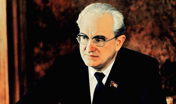“Zərgər” ləqəbli tacir nəvəsi necə SSRİ-nin rəhbəri oldu? – Sovet İttifaqının ən qısamüddətli lideri “Zərgər” ləqəbli tacir nəvəsi necə SSRİ-nin rəhbəri oldu? – Sovet İttifaqının ən qısamüddətli lideri