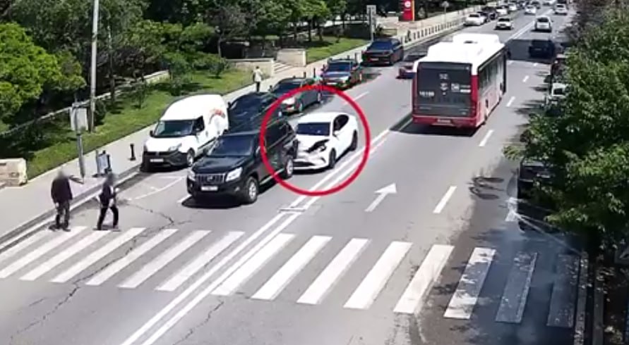Piyada keçidlərində baş verən qəzaların ANBAAN VİDEOSU Piyada keçidlərində baş verən qəzaların ANBAAN VİDEOSU
