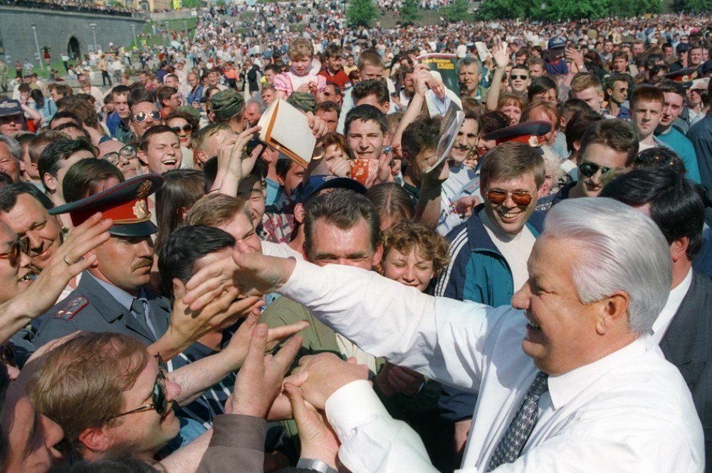 "Yeltsinin qələbəsinə son ana qədər inanmırdıq": 1996-cı il seçkilərinin pərdəarxası məqamları