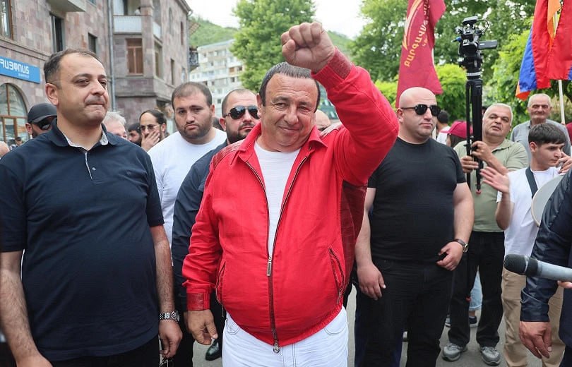 Ermənistanda seçki zamanı daha bir rüşvətin üstü AÇILDI - VİDEO