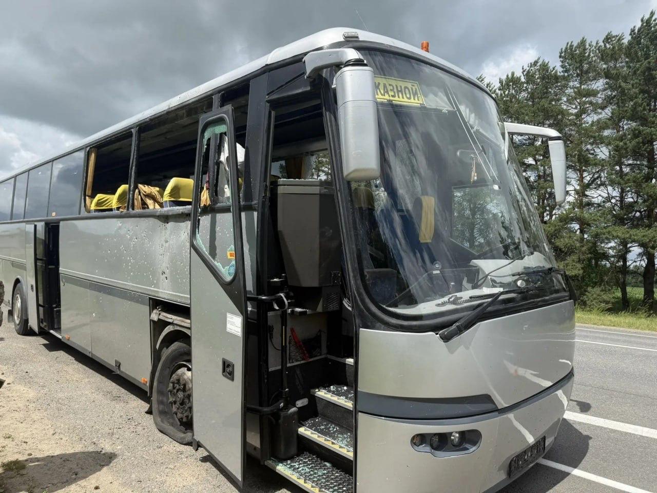 Ukrayna belaruslu uşaqları daşıyan avtobusu VURDU &ndash; Ölən və yaralılar var &ndash; FOTO
