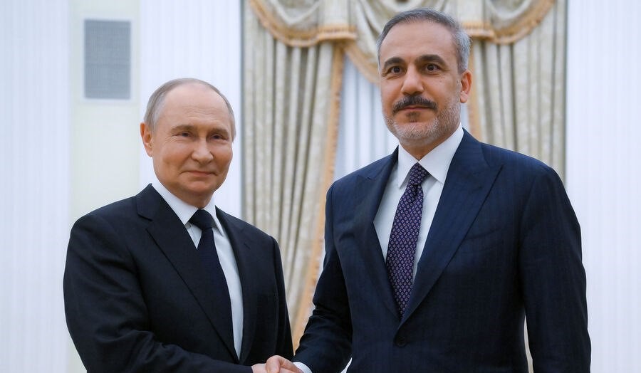 Putin Kazanda Hakan Fidanla görüşdü - VİDEO