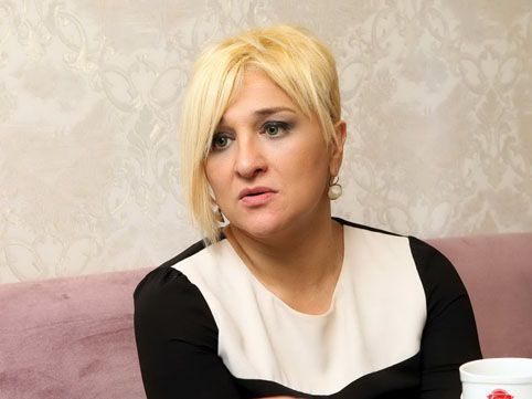 Mətanət Əliverdiyeva efirdə ağladı -Köməyinə gəldilər - VİDEO