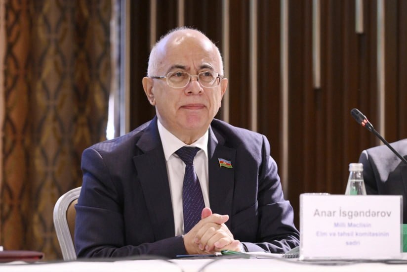 Komitə sədri: “Vahid geyim yanaşması təhsil mühitində peşəkar atmosferin mühüm elementlərdən biridir” Komitə sədri: “Vahid geyim yanaşması təhsil mühitində peşəkar atmosferin mühüm elementlərdən biridir”