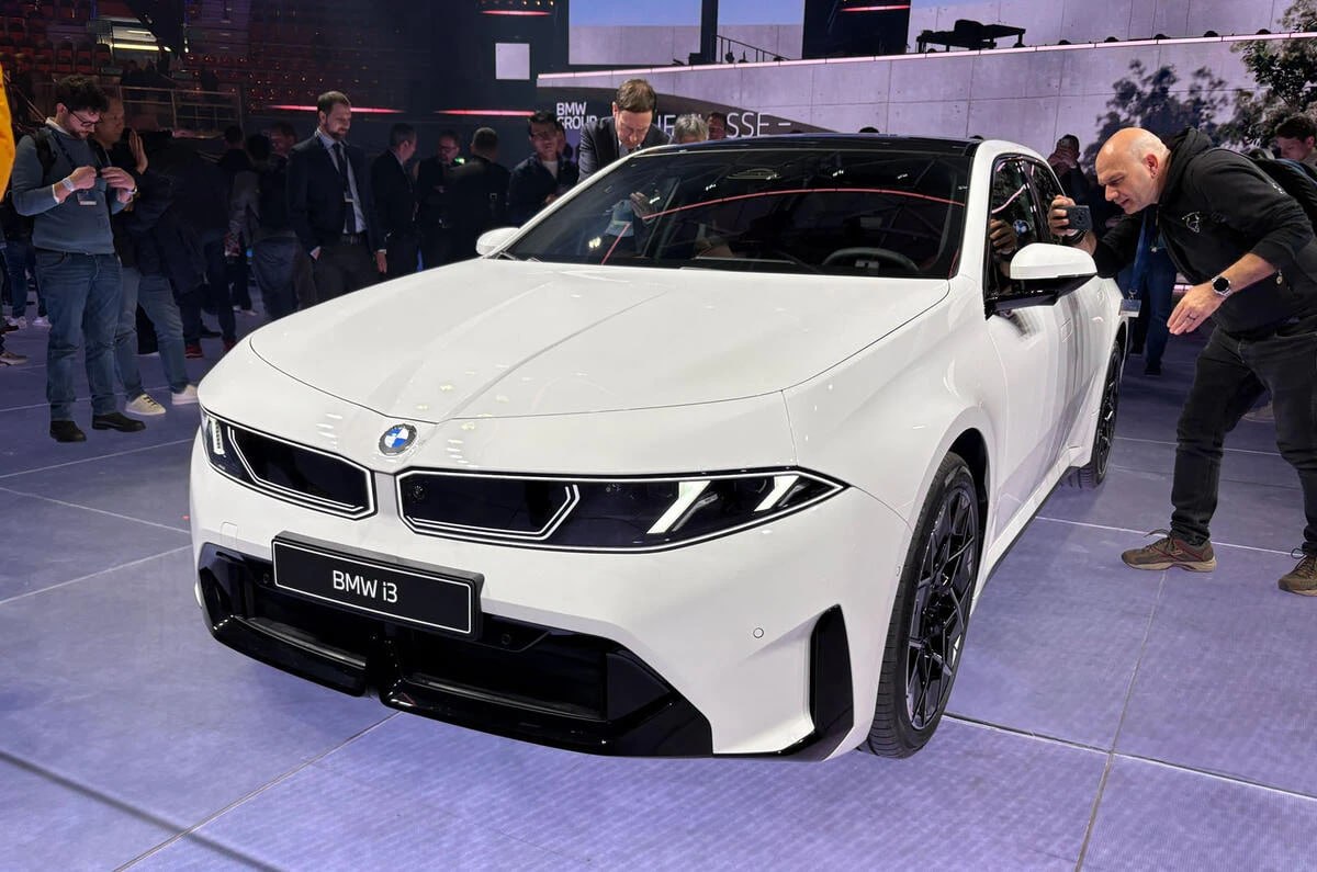 Yeni BMW i3: Bir şarjla 900 km-dən çox məsafə qət edir