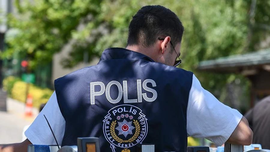 Toyda faciə: 15 yaşlı yeniyetmə havaya atəş açarkən 11 nəfəri yaraladı Toyda faciə: 15 yaşlı yeniyetmə havaya atəş açarkən 11 nəfəri yaraladı