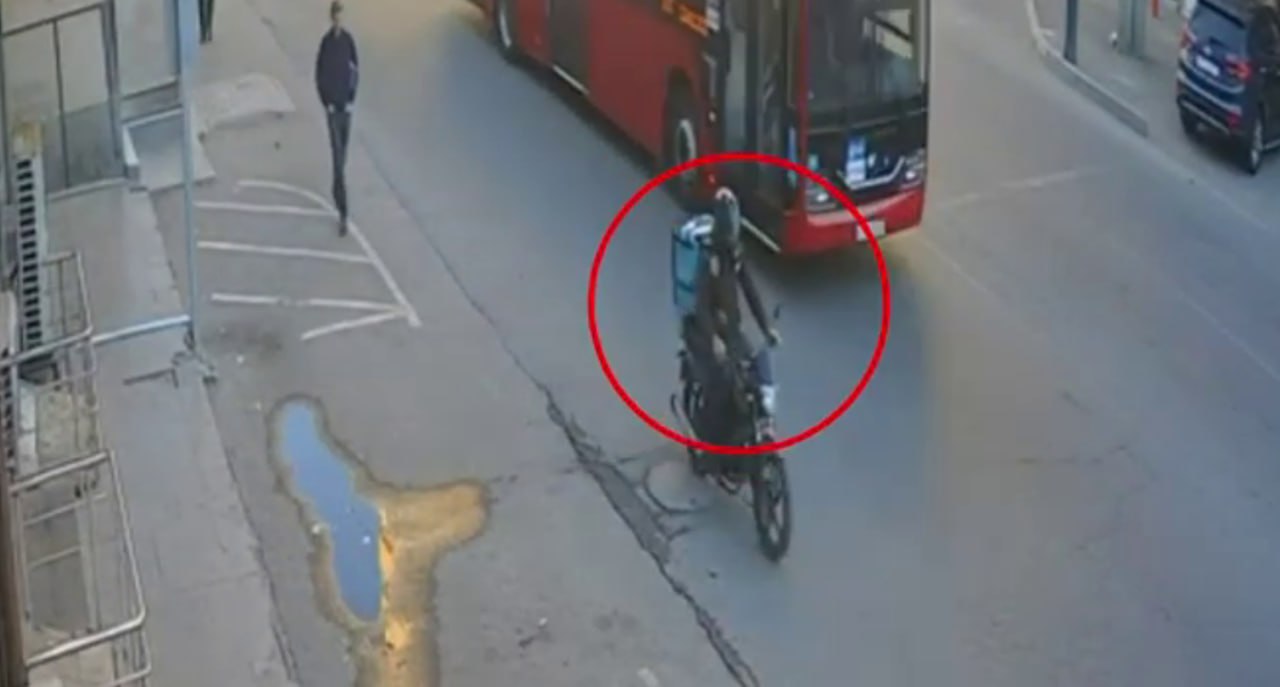 Bakıda moped oğurluğunun ANBAAN VİDEOSU