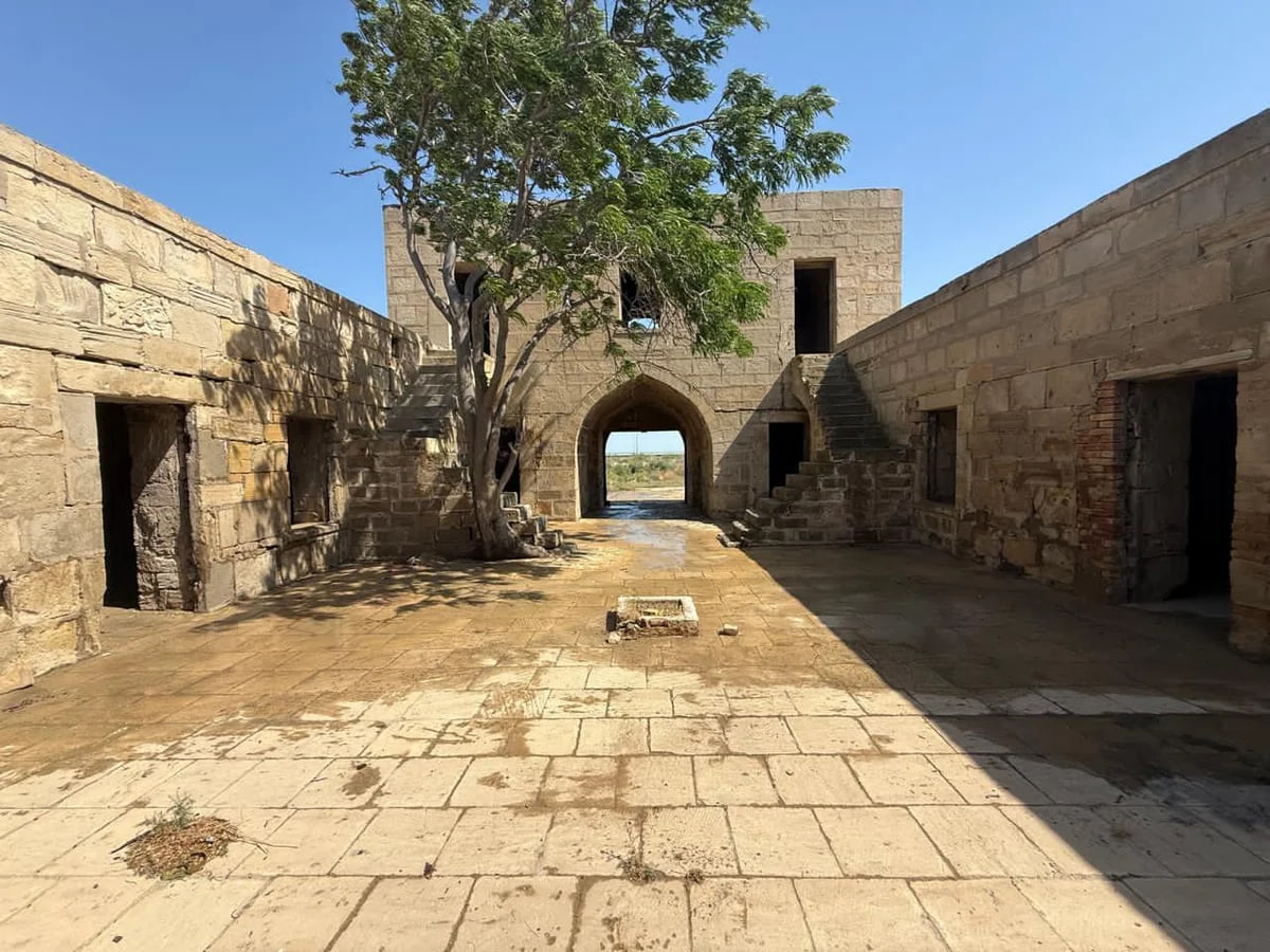 Bakıda tarixi karvansaraya qanunsuz müdaxilə: Araşdırma aparılır &ndash; FOTO