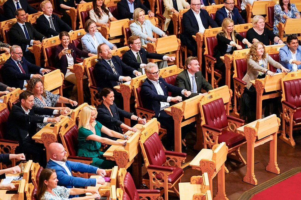 Norveç deputatlarından milliyə dəstək: "Vikinq avarçəkməsi" ritulını icra etdilər - VİDEO Norveç deputatlarından milliyə dəstək: "Vikinq avarçəkməsi" ritulını icra etdilər - VİDEO
