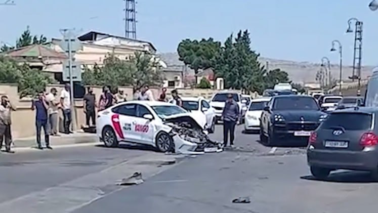 Lökbatanda sərnişin avtobusu qəzaya düşdü – VİDEO Lökbatanda sərnişin avtobusu qəzaya düşdü – VİDEO