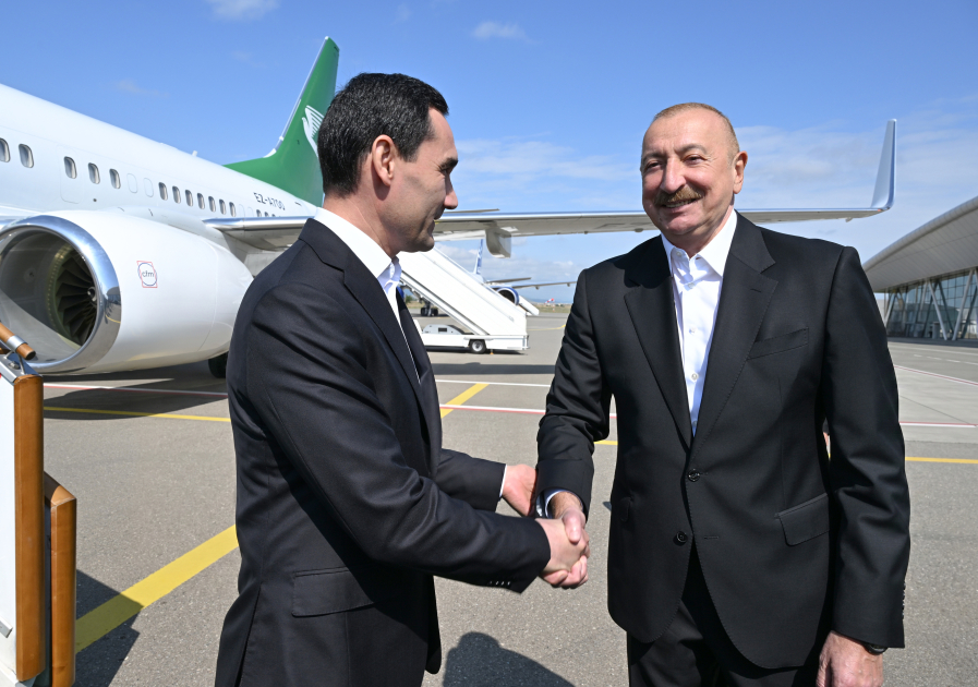 İlham Əliyev Türkmənistan Prezidentini Füzulidə belə qarşıladı &ndash; FOTO