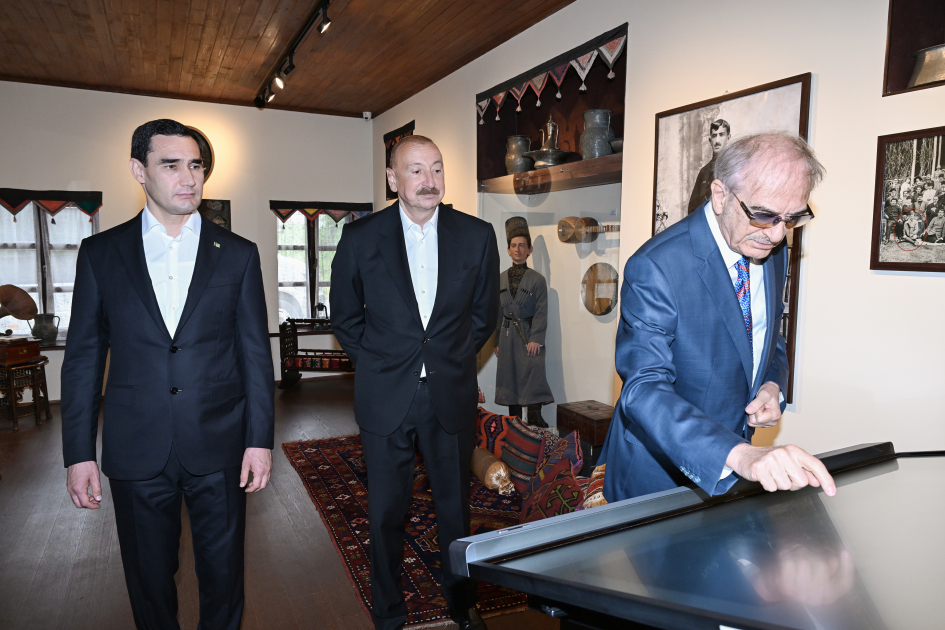 İlham Əliyev və Sərdar Berdiməhəmmədov Bülbülün ev-muzeyində - FOTO İlham Əliyev və Sərdar Berdiməhəmmədov Bülbülün ev-muzeyində - FOTO