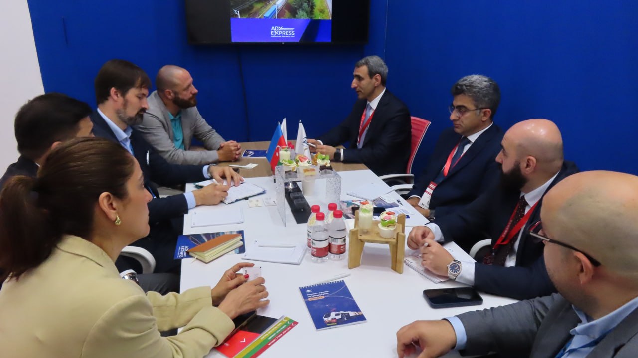 ADY Çində beynəlxalq nəqliyyat sərgisində Azərbaycanın tranzit və logistika imkanlarını təqdim edir &ndash; FOTO