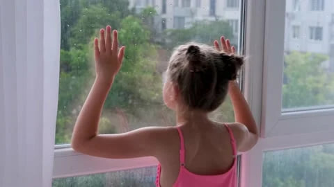 Sumqayıtda 4 yaşlı uşaq 5-ci mərtəbədən yıxıldı Sumqayıtda 4 yaşlı uşaq 5-ci mərtəbədən yıxıldı