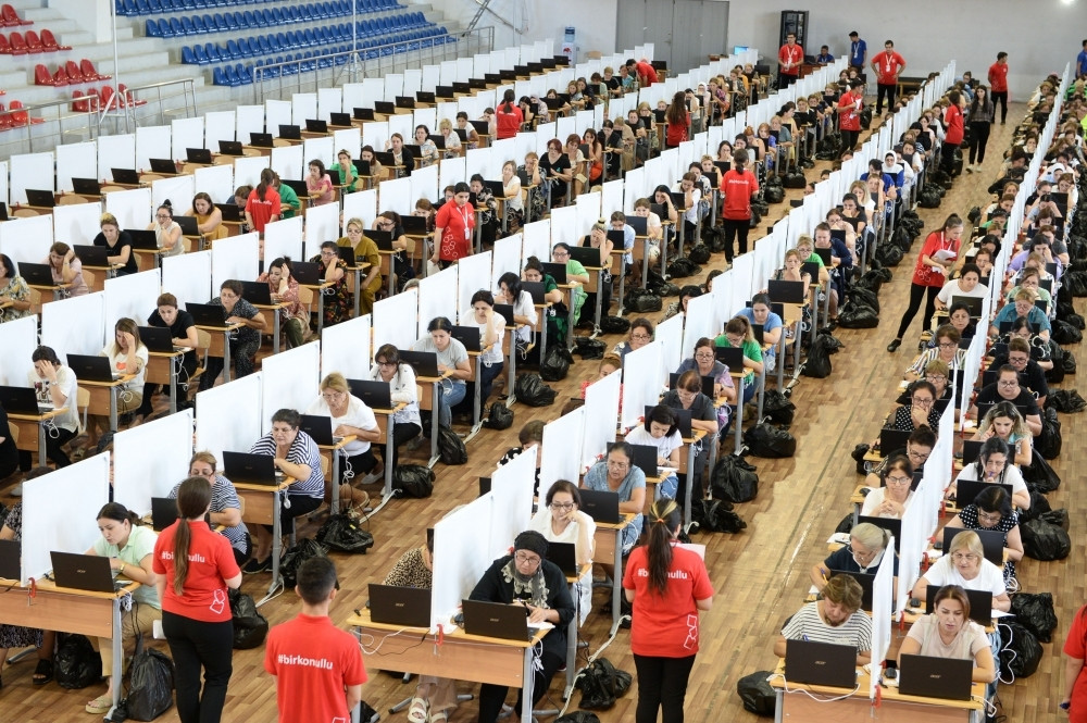 Sertifikatlaşdırma imtahanında iştirak edən müəllimlərin NƏZƏRİNƏ