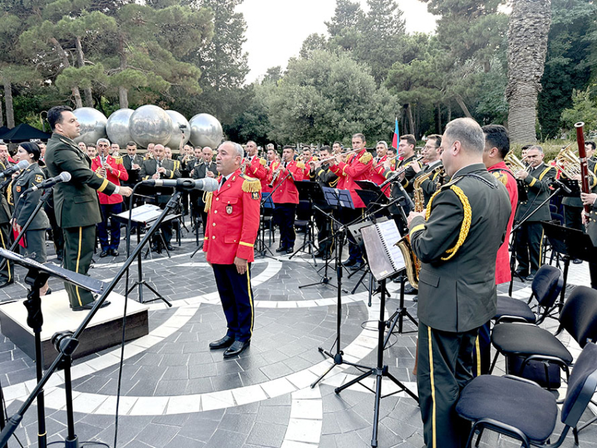 26 İyun paytaxtda möhtəşəm hərbi musiqi proqramı ilə qeyd olundu - FOTO