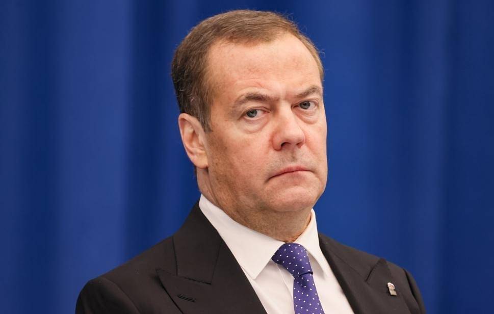 Dmitri Medvedev "Vahid Rusiya"nın seçki siyahısına salınmadı