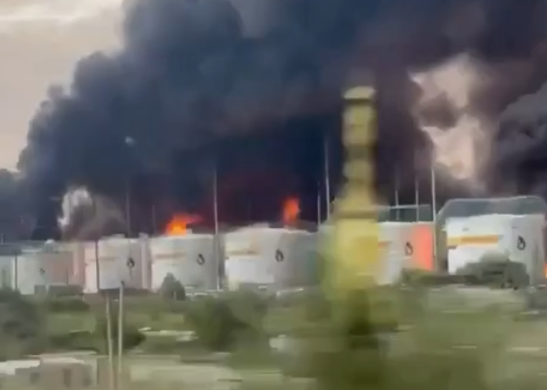 Rusiyanın iri neft emalı zavodunda güclü yanğın - ANBAAN VİDEO
