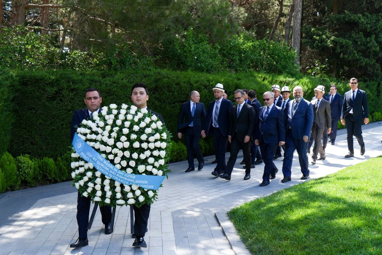 TDT ölkələrinin rəsmiləri Fəxri Xiyabanı və Zəfər abidəsini ziyarət etdilər &ndash; FOTO
