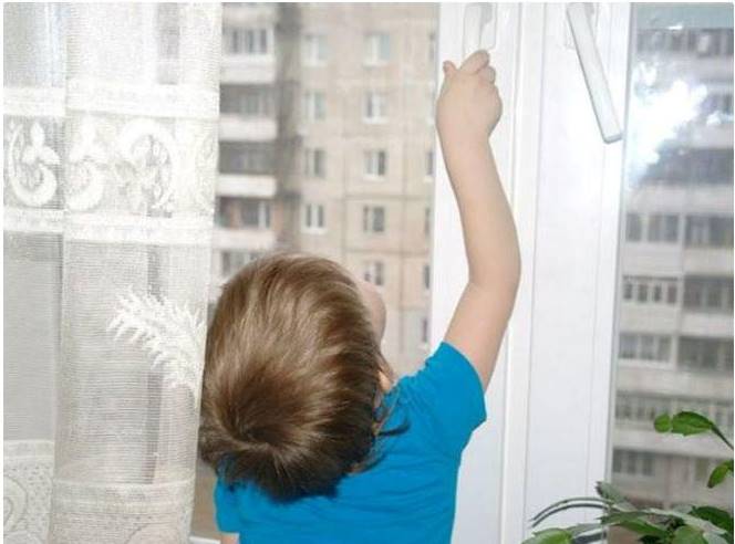 Bakıda dörd yaşlı uşaq 5-ci mərtəbədən yıxılaraq dünyasını dəyişdi